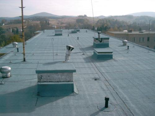 Reference - ploché střechy panelových domů - detail